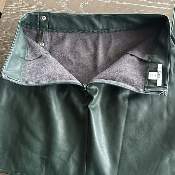 Bar lll Women’s Size 4 Green Faux Vegan Leather Mini Skirt Silver-Tone Rivets - Picture 8 of 12